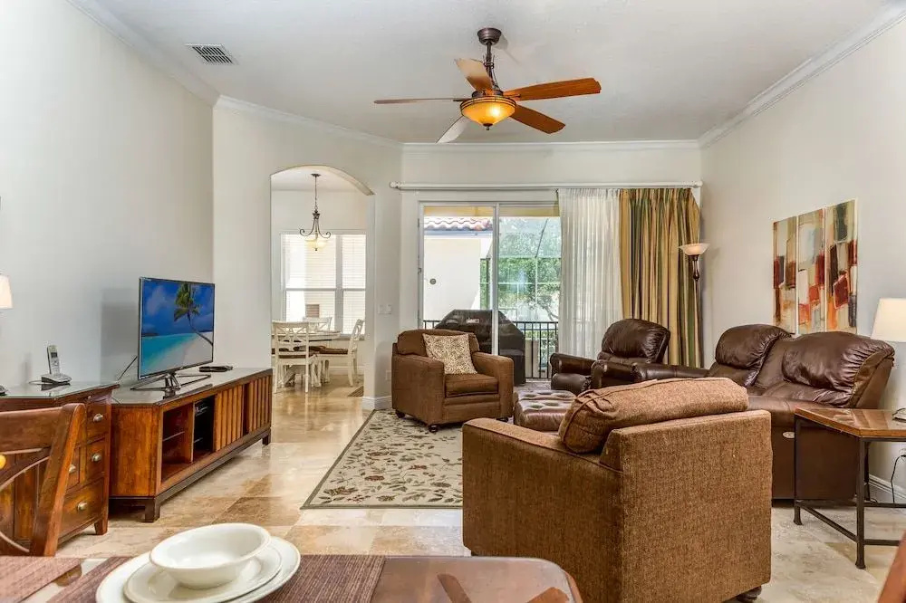 3 Bed Reunion Home w/ South Facing Pool by RedAwning
