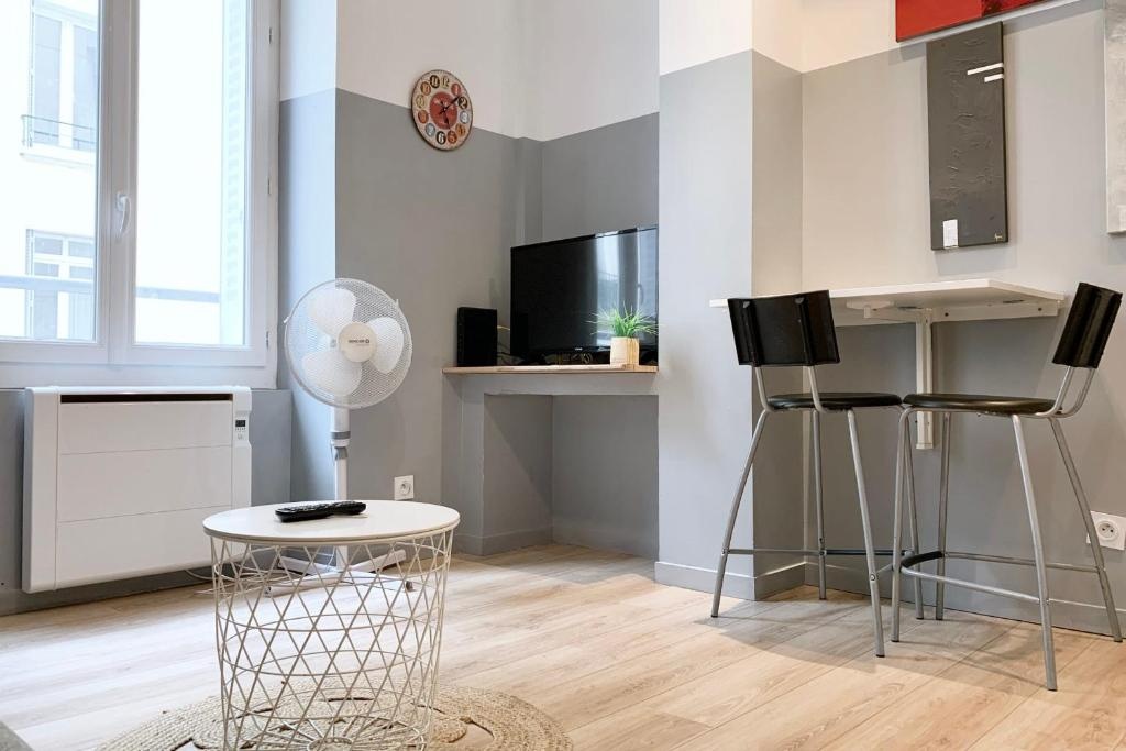 Pleasant renovated studio apartment GEM and Tram ACE #A2