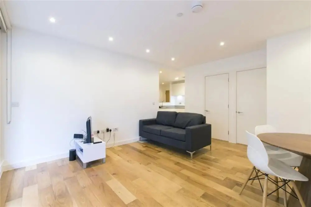 Incredible Newly Built 2 Bedroom Flat near Park