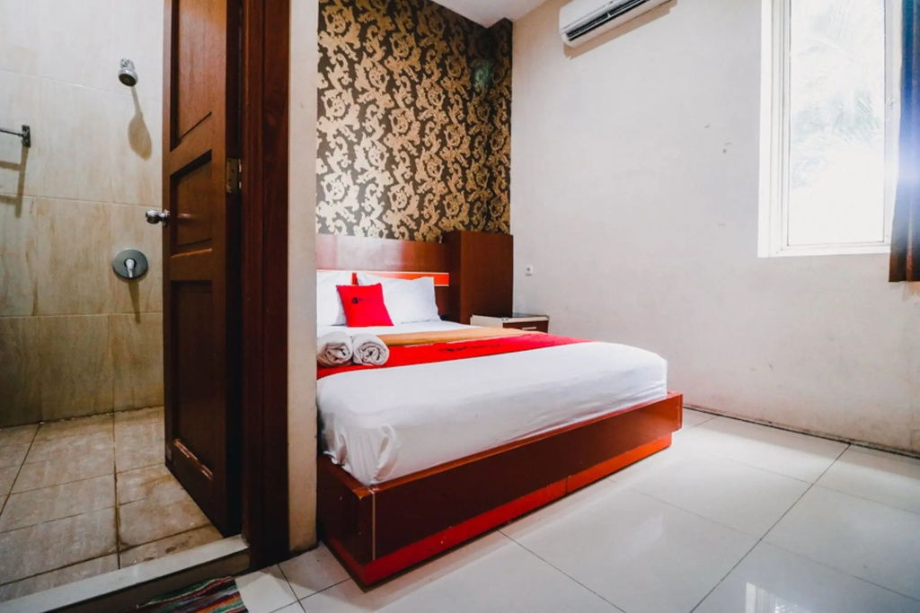 RedDoorz Plus @ Grand City Inn