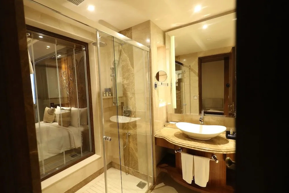 Seven Seas Hotel