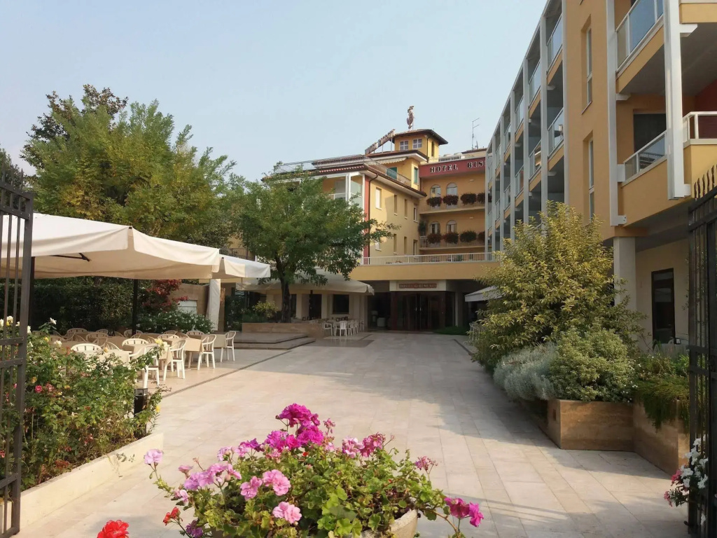 Hotel Bisesti ***S