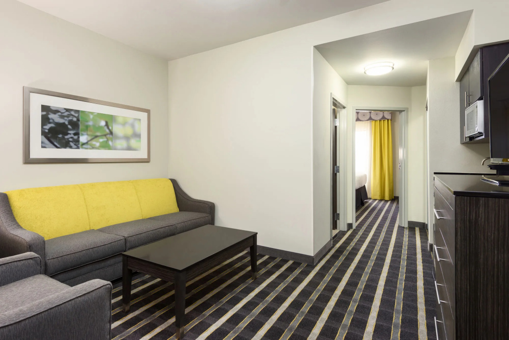 Holiday Inn Express and Suites Norman by IHG