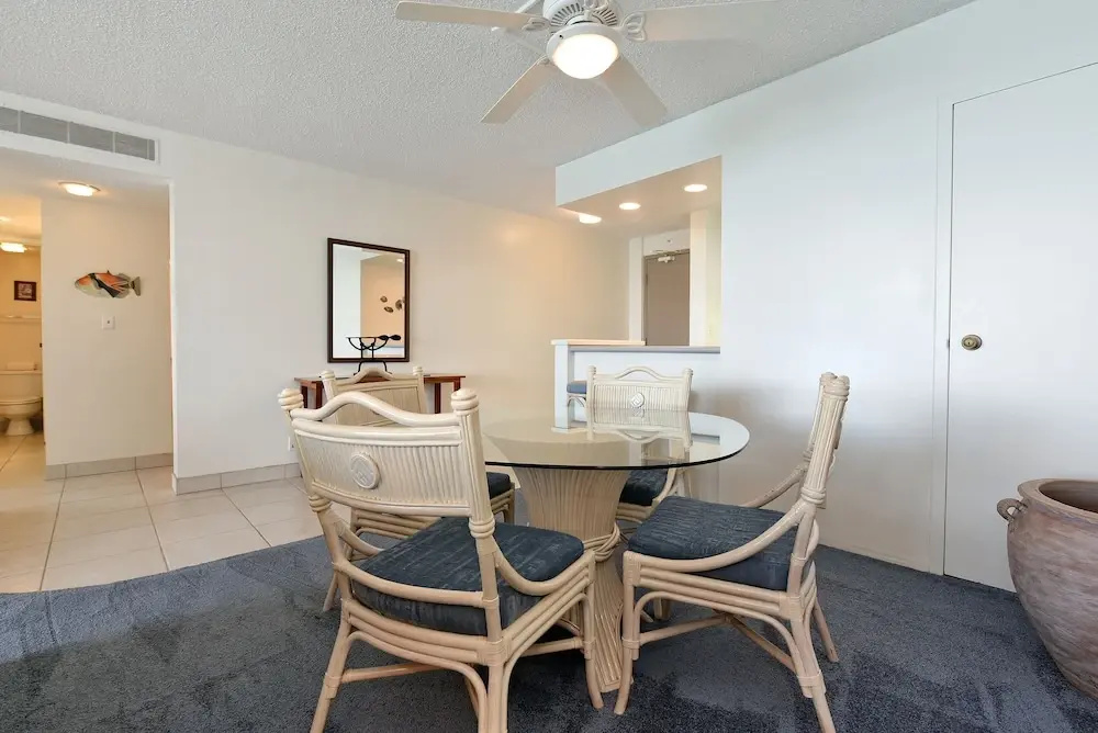 Valley Isle #808 2 Bedroom Condo by RedAwning