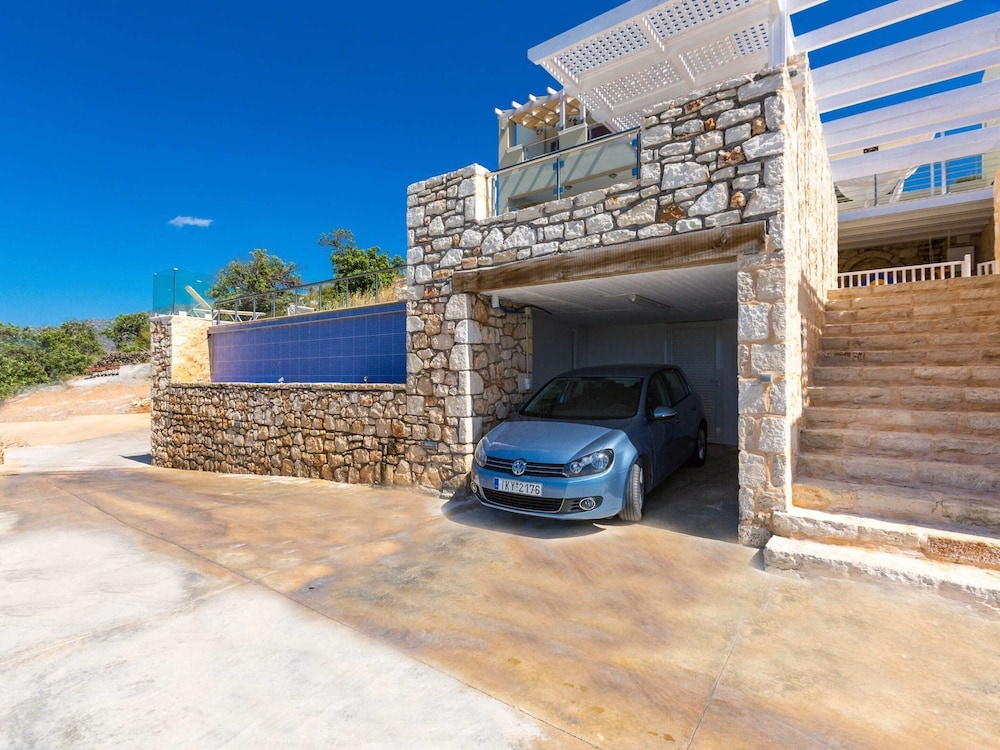 Villa in Crete with Private Pool & Beaches Nearby