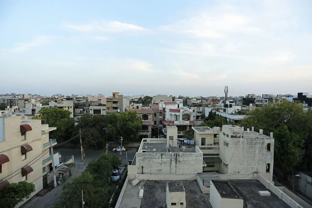 Capital O 8481 Le Tara Residency