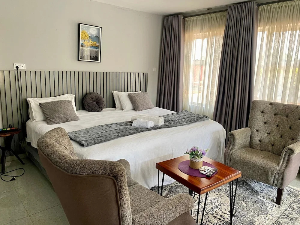 Spacious Ground-floor Studio in Central New Chadcombe - 2316