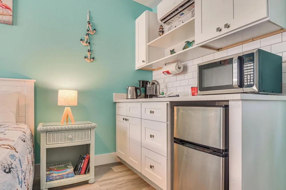Madeira Beach Studio: Walk to John's Pass!