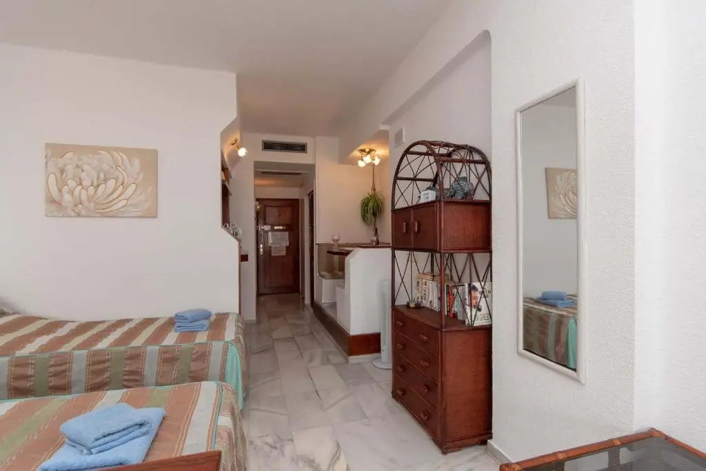 Club Atlantis 117 - Studio