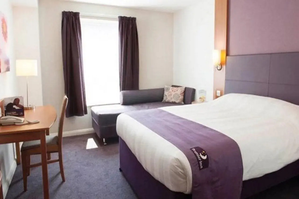 Premier Inn Bristol Cribbs Causeway - M5 J17