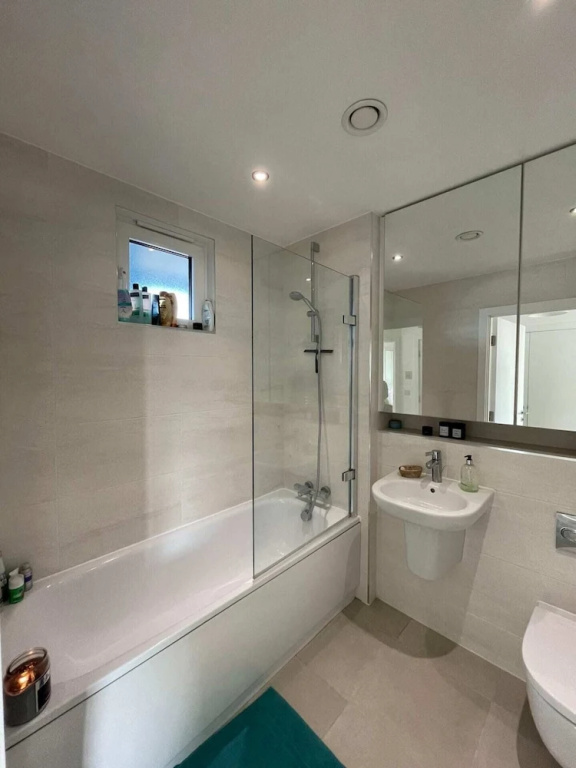 Bright 1BD Flat W/balcony - Heart of Brixton!