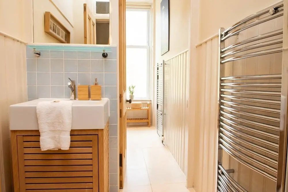 Charming 2-bedroom apt in the Heart of West End