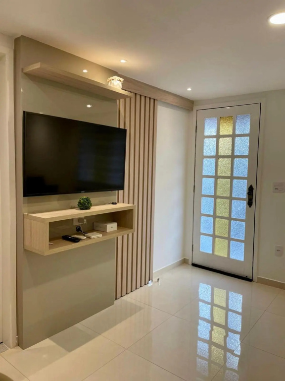 Apartamento impecável ao lado da Praia Grande para até 8 pessoas