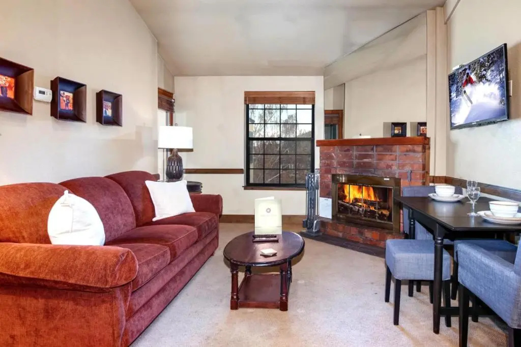 K B M Resorts- Cbi-307 Upgraded 1bd, Wood Fireplace, Full Kitchen, Wifi, Walk to Slopes!