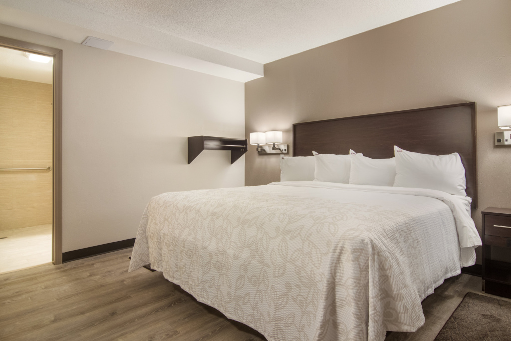 Red Roof Inn PLUS & Suites Erie