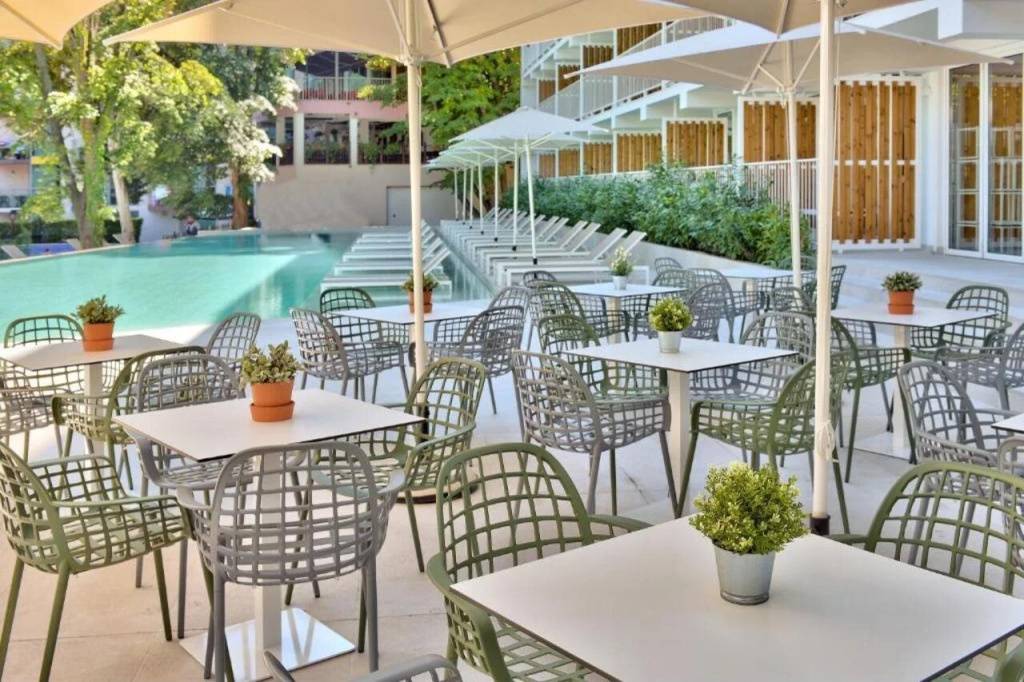 ibis Styles Golden Sands Roomer Hotel
