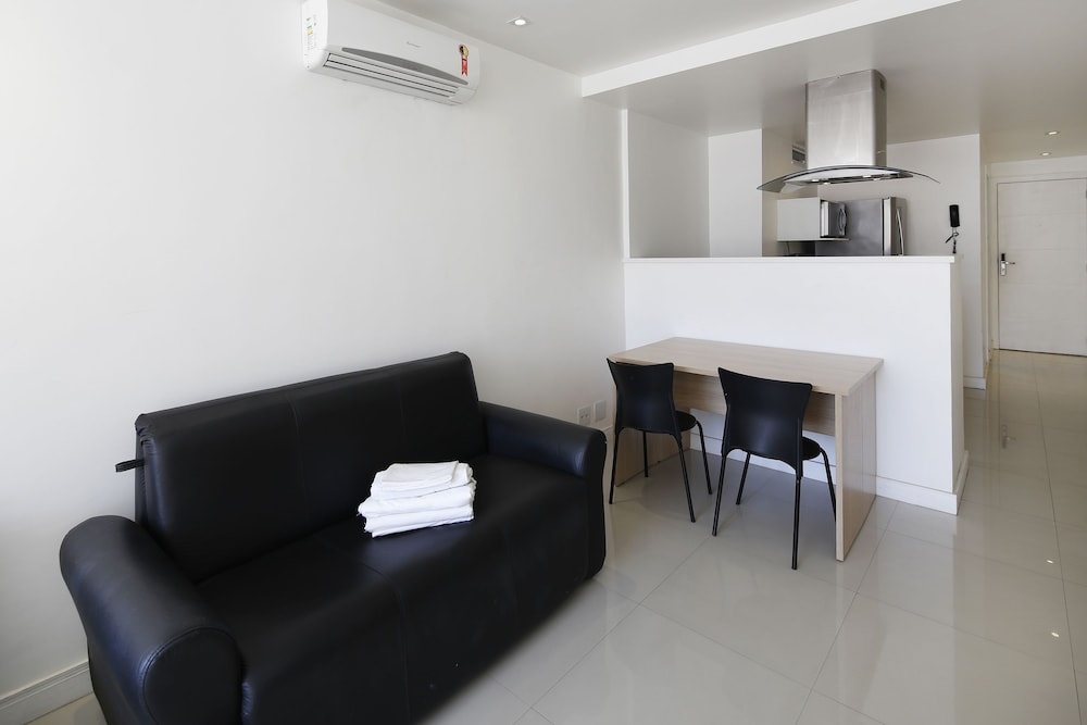 Rio Rentals 021 - C070 - Studio de luxo na quadra da praia de Copacabana