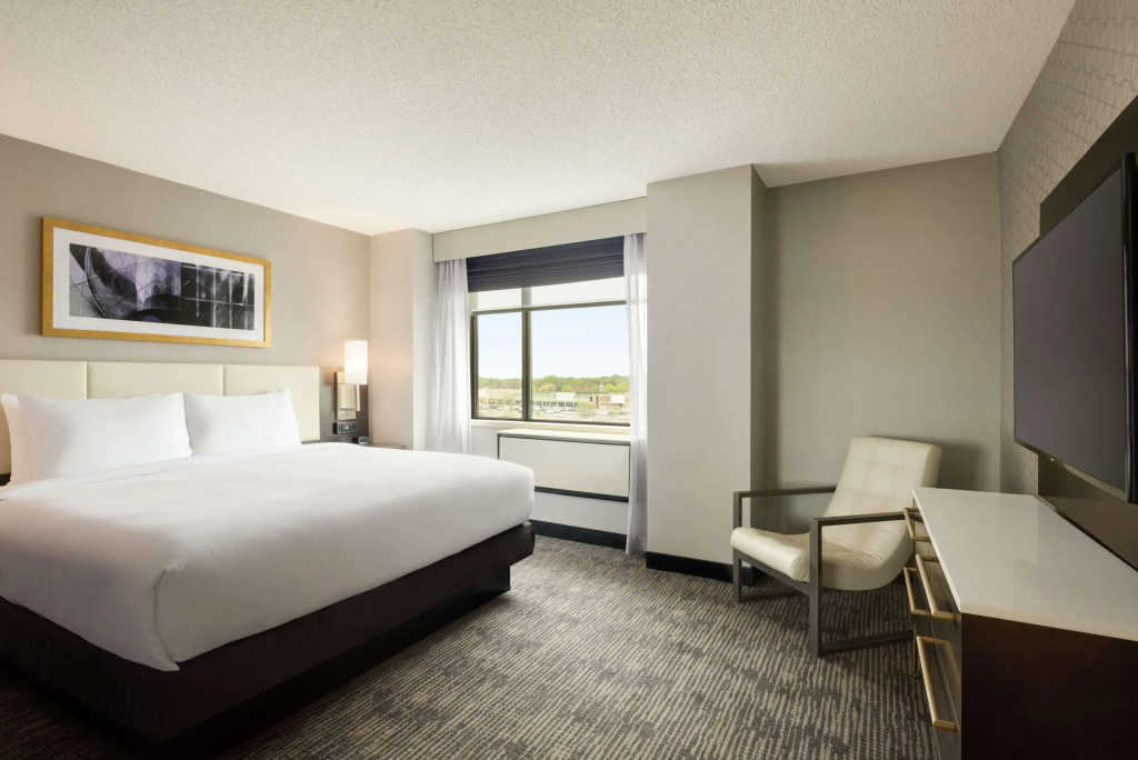 DoubleTree by Hilton St. Paul, MN