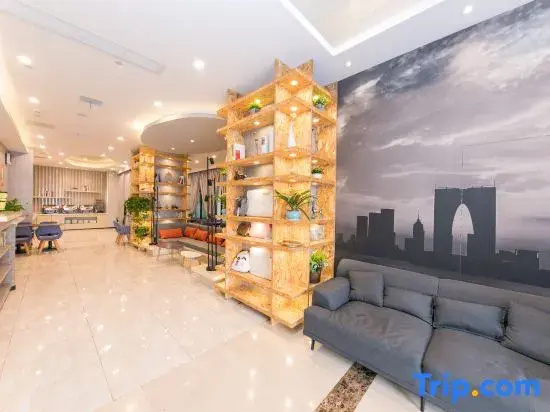 Ibis Styles Hotel (Yangchenghu Zhonglu Metro Station)