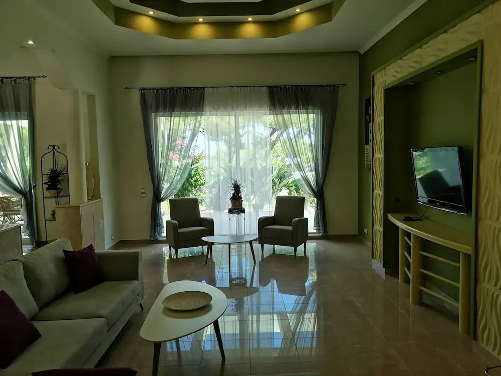 Louis Luxury Villa by living in blue