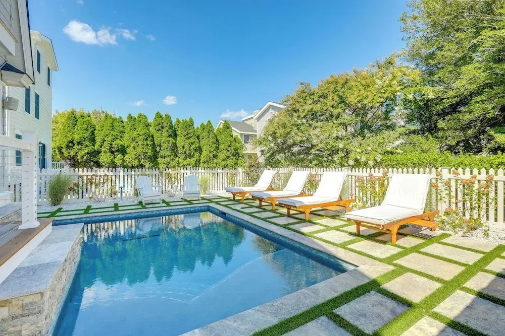 Spacious Avalon Beach House - 2 Blocks to Water!