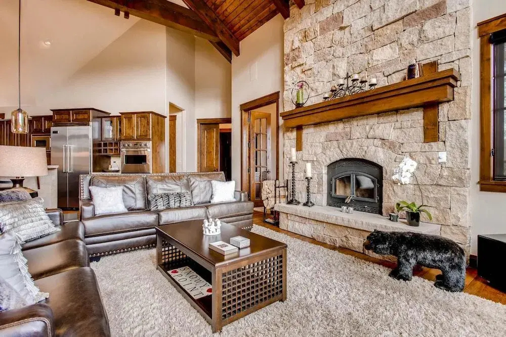 Snowy Point Chalet