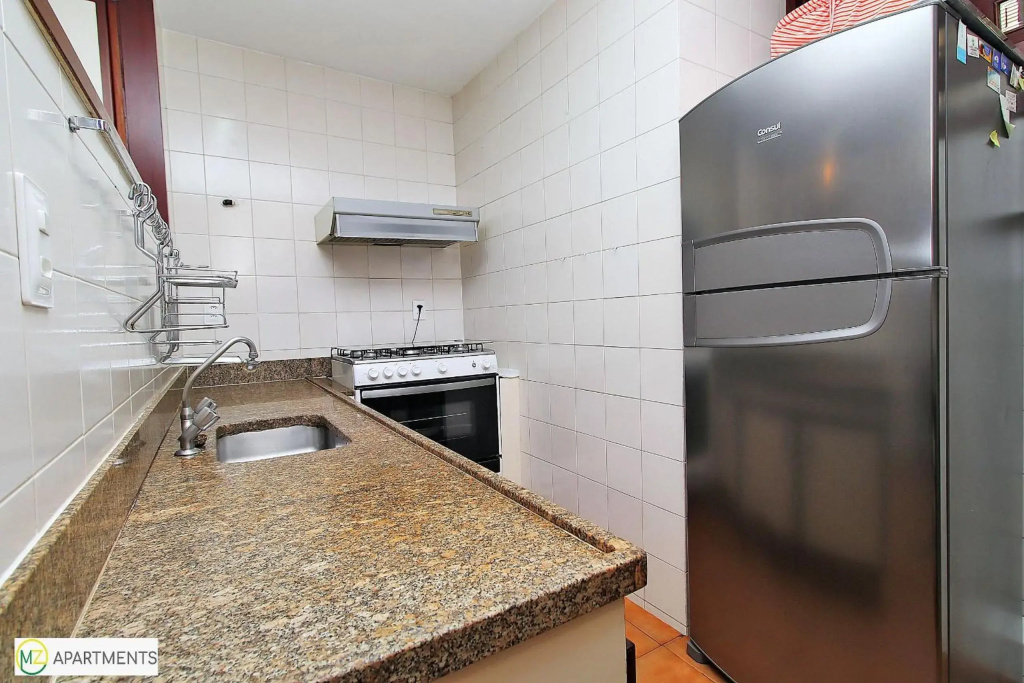 Enorme Sala e 3 quartos suite com vista frontal para o mar no posto 6 em Copacabana para ate 10 pessoas