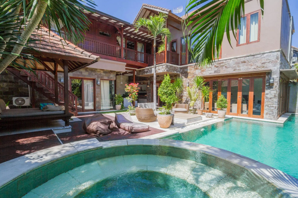 Villa Martine - Fantastic 5BR Villa - Perfect Location in Seminyak