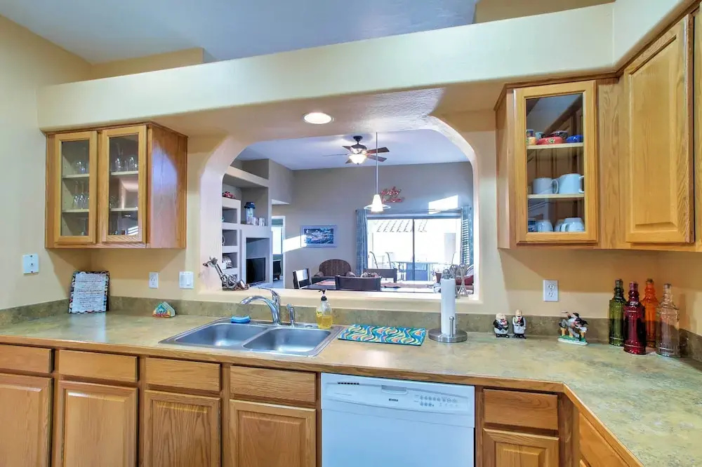 Lovely Condo w/ Balcony < 3 Miles to Parks + Golf!