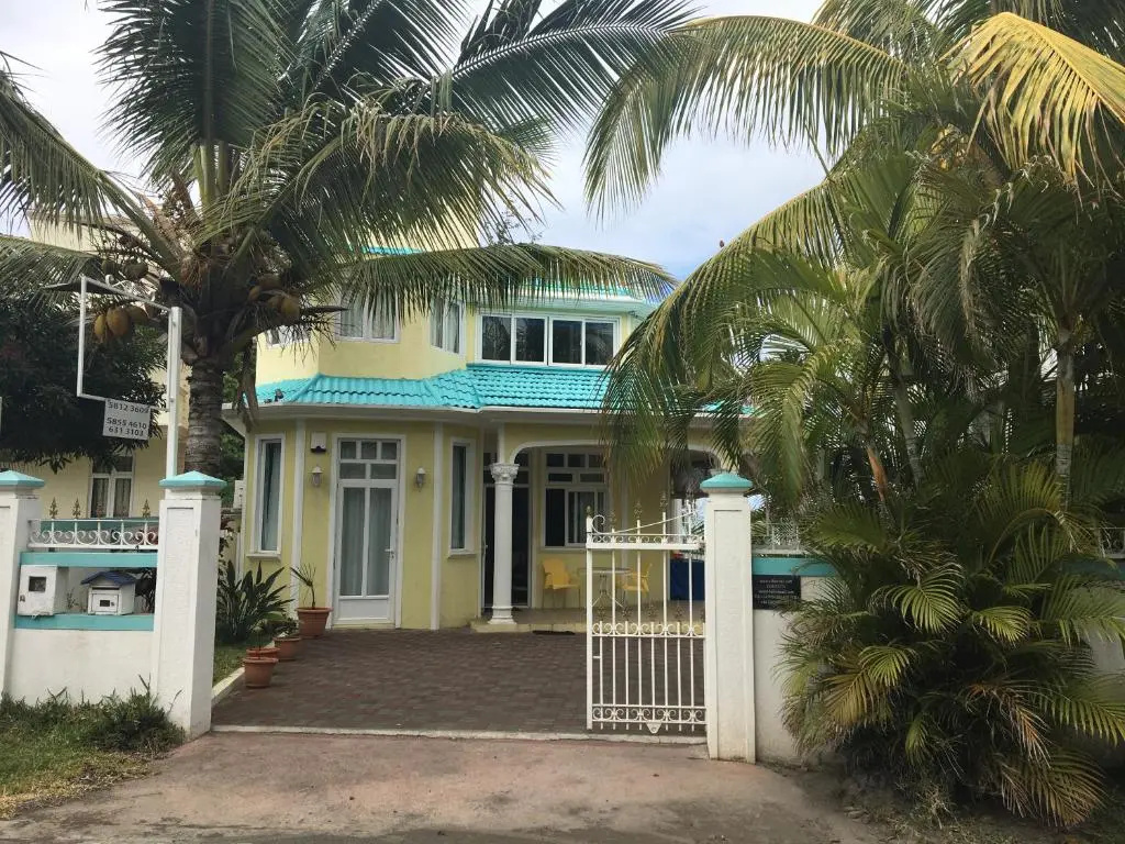 Bella Guesthouse Charming Beachfront Stay
