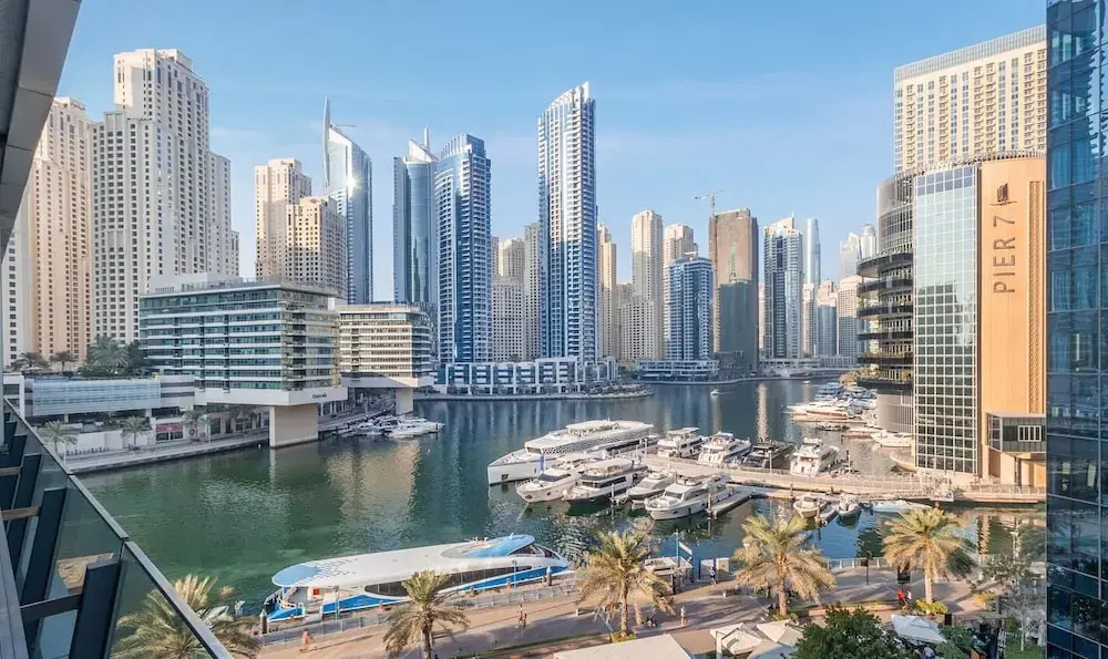 Stylish Marina-front 2BR Near Top Attractions
