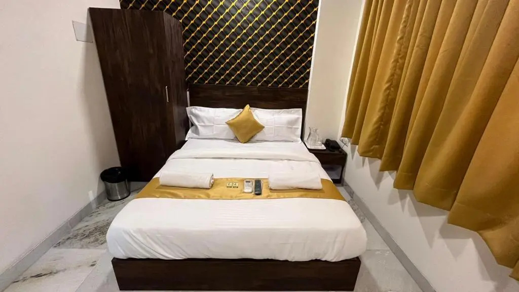 Hotel Plaza Rooms - Prabhadevi Dadar
