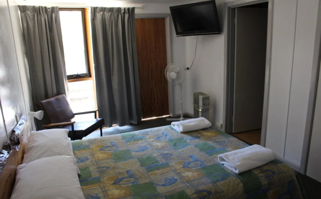 Tullah Lakeside Lodge