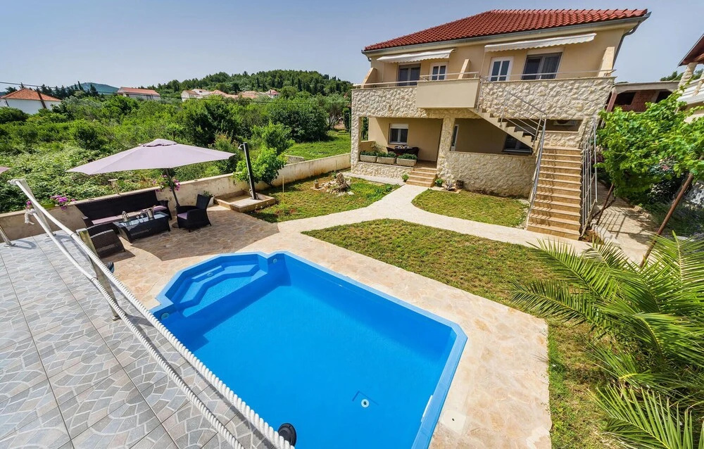 Nice Apartment in Zdrelac With Wifi, 2 Bedrooms and Outdoor Swimming Pool