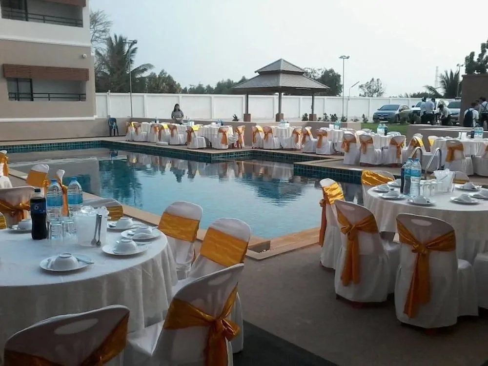 S-Tawan Hotel & Convention
