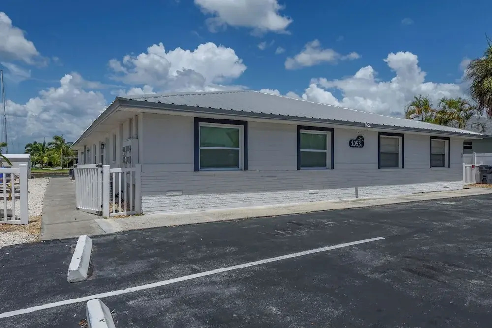 Updated Waterfront Condo in Apollo Beach 1572