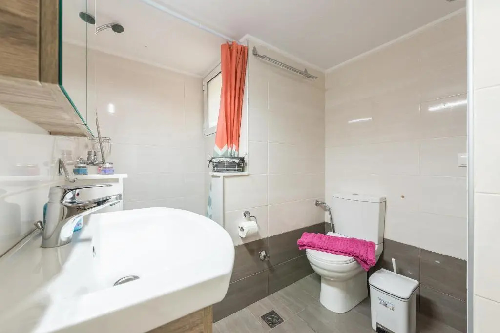Modern 2BD apt in Athens DT, 2-min metro