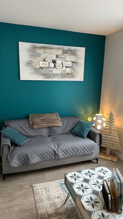 2-bedroom Revamped Flat in Auvergne