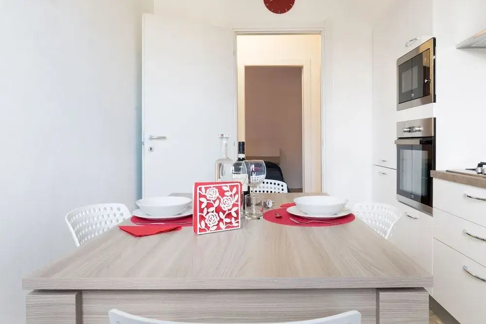 Parma Railway Station Apartment with Garage