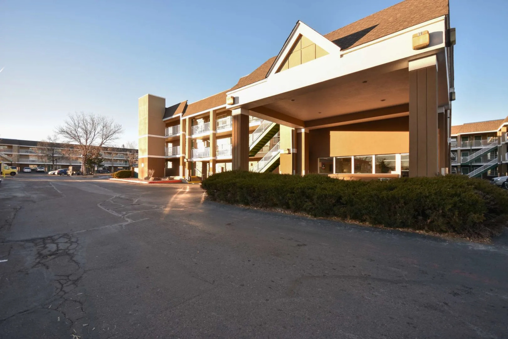 HomeTowne Studios by Red Roof Denver - Lakewood West