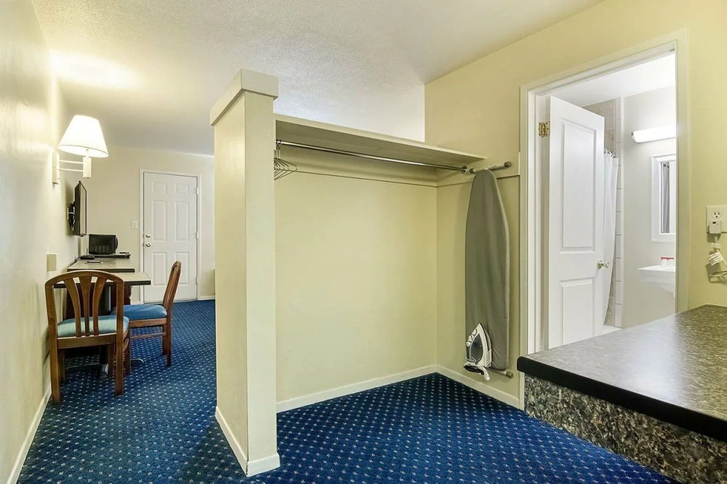 Central Phoenix Hotel