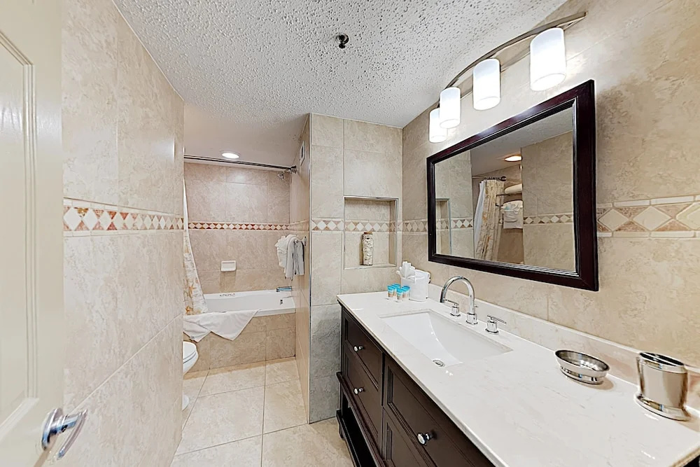 New Listing! Beachside W/ Hot Tub & Pools 1 Bedroom Condo