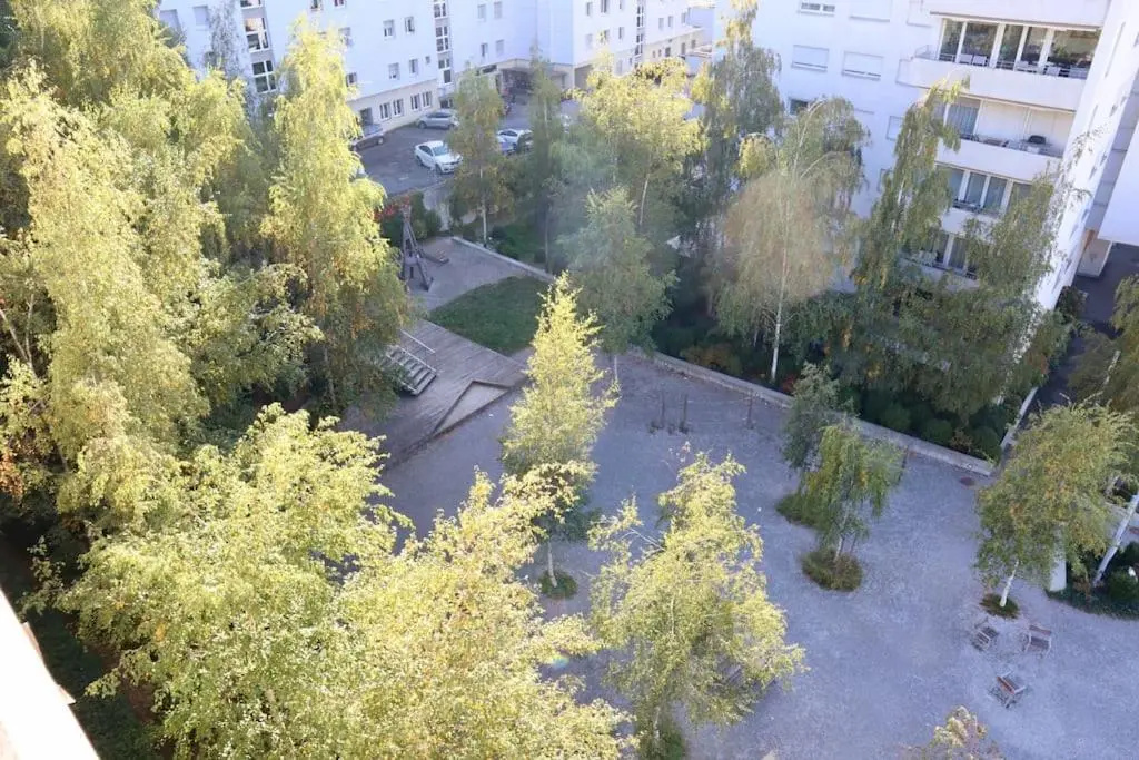 Spacious and bright 2 bedroom apartment with terrace