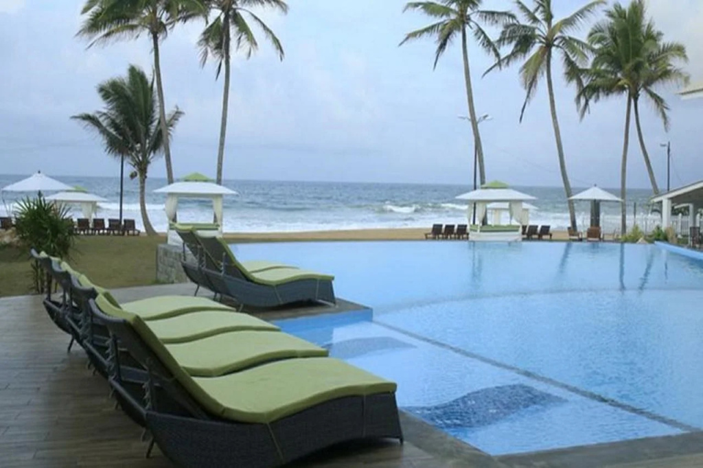 Avenra Beach Hotel