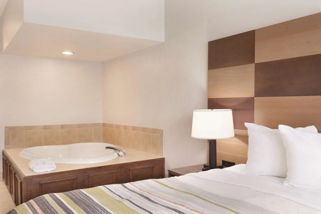 Country Inn & Suites by Radisson, Boone, NC