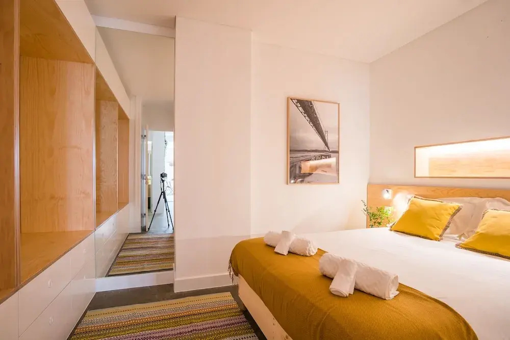 Wood Wall & Garden Apartment