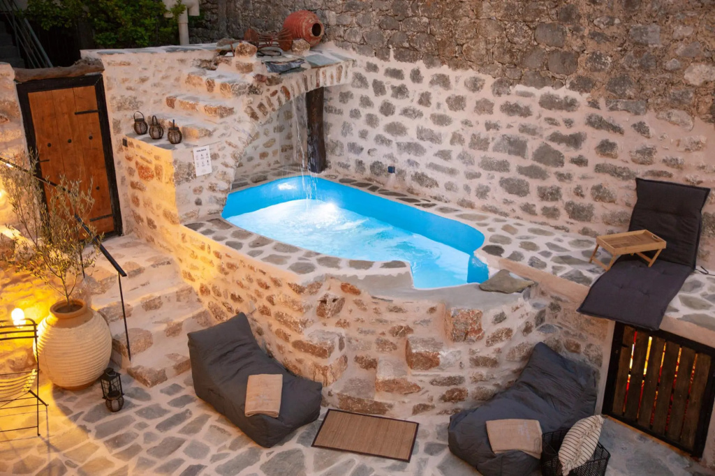 Dandy Villas Tower House Built in 17th Century Pool