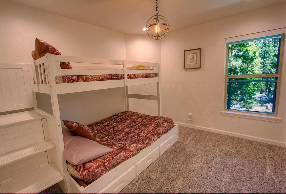 Snowbird Forest by Lake Tahoe Accommodations