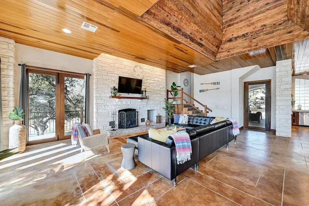 Luxury Lakefront Escape on Lake Travis