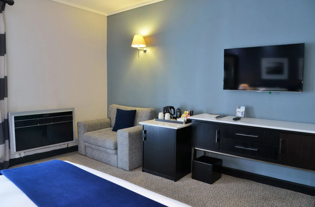 The Commodore Hotel